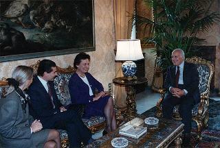 Catherine Lalumiere, segretario generale del Consiglio d'Europa, con l'avv. Fernanda Contri, ministro per gli affari sociali, e cons. Domenico Vecchioni, incaricato d'affari della Rappresentanza permanente d'Italia al Consiglio d'Europa, per la III Conferenza ministeriale europea sull'uguaglianza tra uomini e donne
