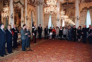 Il Presidente della Repubblica Oscar Luigi Scalfaro riceve in visita di omaggio il complesso musicale &quot;S. Giovanni Bosco&quot; di Bellinzago Novarese