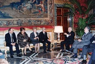 Il Presidente della Repubblica Oscar Luigi Scalfaro incontra il prof. Tommaso Daniele, presidente dell'Unione nazionale ciechi, con alcuni esponenti