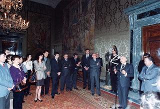 Il Presidente della Repubblica Oscar Luigi Scalfaro con il prof. Pasquale Marano e una  delegazione dell'Associazione di volontariato "Doniamo speranza"