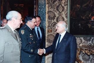 Il Presidente della Repubblica Oscar Luigi Scalfaro incontra il Generale George Alfred Joulwan, nuovo Comandante supremo delle Forze alleate in Europa