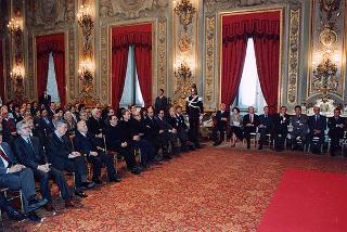 Il Presidente della Repubblica Oscar Luigi Scalfaro interviene alla cerimonia della consegna dei Premi della solidarietà e delle Borse di studio assegnati dalla Fondazione italiana per il volontariato