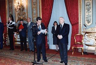 Il Presidente della Repubblica Oscar Luigi Scalfaro riceve Pietro Mercandelli, presidente dell'Associazione nazionale mutilati e invalidi del lavoro, con una delegazione dell'ANMIL, in occasione del 50° anniversario