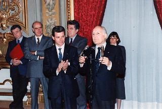 Il Presidente della Repubblica Oscar Luigi Scalfaro riceve Pietro Mercandelli, presidente dell'Associazione nazionale mutilati e invalidi del lavoro, con una delegazione dell'ANMIL, in occasione del 50° anniversario
