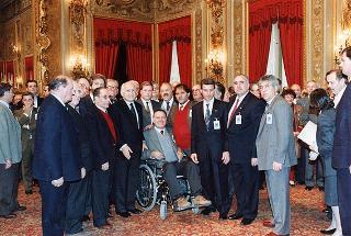 Il Presidente della Repubblica Oscar Luigi Scalfaro riceve Pietro Mercandelli, presidente dell'Associazione nazionale mutilati e invalidi del lavoro, con una delegazione dell'ANMIL, in occasione del 50° anniversario
