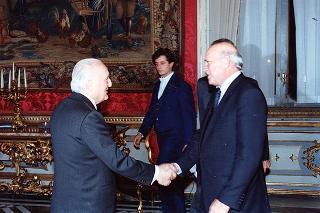 Il Presidente della Repubblica Oscar Luigi Scalfaro riceve la vista di Frederick W. De Klerck, Presidente della Repubblica del Sudafrica