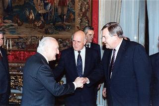Il Presidente della Repubblica Oscar Luigi Scalfaro riceve la vista di Frederick W. De Klerck, Presidente della Repubblica del Sudafrica