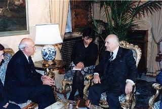 Il Presidente della Repubblica Oscar Luigi Scalfaro riceve la vista di Frederick W. De Klerck, Presidente della Repubblica del Sudafrica