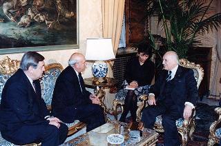 Il Presidente della Repubblica Oscar Luigi Scalfaro riceve la vista di Frederick W. De Klerck, Presidente della Repubblica del Sudafrica