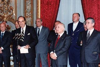 Mario Pescante, presidente del CONI, con gli atleti e i dirigenti insigniti di medaglie d'oro al valore atletico e Stelle d'oro al merito sportivo