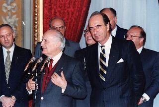Mario Pescante, presidente del CONI, con gli atleti e i dirigenti insigniti di medaglie d'oro al valore atletico e Stelle d'oro al merito sportivo