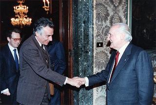 Prof. Gianguido Sacchi Morsiani e dott. Leone Sidani, presidente e direttore generale della Cassa di risparmio di Bologna, per presentare il volume pubblicato in occasione dell'VIII centenario di fondazione del Santuario di S. Luca