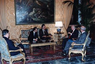 Prof. Gianguido Sacchi Morsiani e dott. Leone Sidani, presidente e direttore generale della Cassa di risparmio di Bologna, per presentare il volume pubblicato in occasione dell'VIII centenario di fondazione del Santuario di S. Luca
