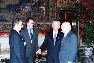 Il Presidente della Repubblica Oscar Luigi Scalfaro incontra il Generale Vittorio Luoni, con i figli