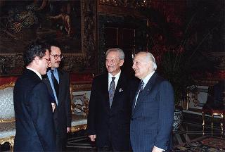 Il Presidente della Repubblica Oscar Luigi Scalfaro incontra il Generale Vittorio Luoni, con i figli