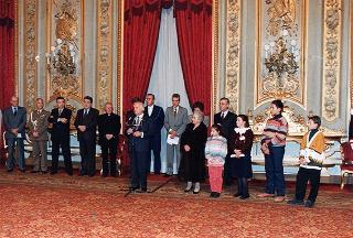 Il Presidente della Repubblica Oscar Luigi Scalfaro riceve la visita dell'on. Rosa Russo Jervolino, ministro della pubblica istruzione, con i promotori, la giuria ed i vincitori del 43° Premio "Livio Tempesta"
