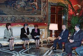 Il Presidente della Repubblica Oscar Luigi Scalfaro riceve la vista di Domenica Cintura, presidente della Società italiana assistenti sociali, con una delegazione