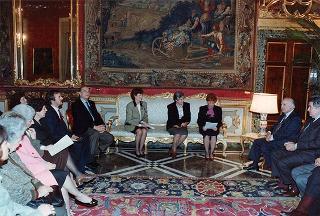 Il Presidente della Repubblica Oscar Luigi Scalfaro riceve la vista di Domenica Cintura, presidente della Società italiana assistenti sociali, con una delegazione