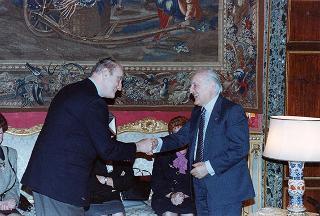 Il Presidente della Repubblica Oscar Luigi Scalfaro riceve la vista di Domenica Cintura, presidente della Società italiana assistenti sociali, con una delegazione