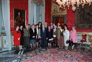 Il Presidente della Repubblica Oscar Luigi Scalfaro riceve la vista di Domenica Cintura, presidente della Società italiana assistenti sociali, con una delegazione