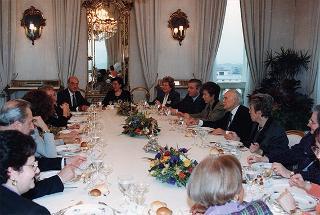 Colazione con il ministro della pubblica istruzione, il ministro della sanità ed altre signore