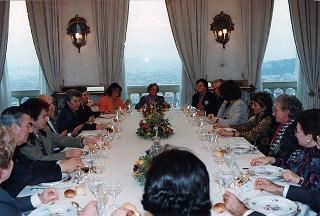 Colazione con il ministro della pubblica istruzione, il ministro della sanità ed altre signore