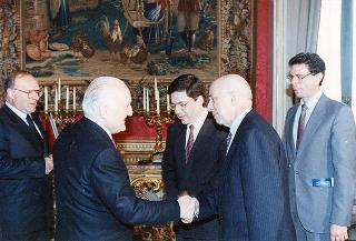 Il Presidente della Repubblica Oscar Luigi Scalfaro riceve la vista di Yossi Beilin, vice ministro degli affari esteri dello Stato di Israele