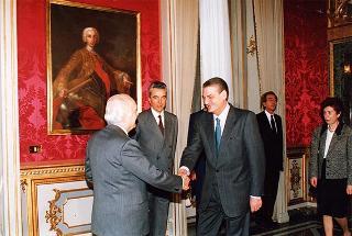 Il Presidente della Repubblica Oscar Luigi Scalfaro con l'on. Mino Martinazzoli e una rappresentanza del Partito popolare.