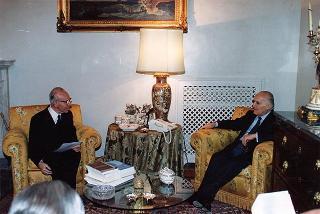 Incontro del Presidente della Repubblica Oscar Luigi Scalfaro con il prof.Prof. Riccardo Monaco, presidente della Fondazione per la pace e la cooperazione internazionale "Alcide De Gasperi", e i componenti del Consiglio di presidenza