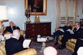 Incontro del Presidente della Repubblica Oscar Luigi Scalfaro con il prof.Prof. Riccardo Monaco, presidente della Fondazione per la pace e la cooperazione internazionale "Alcide De Gasperi", e i componenti del Consiglio di presidenza