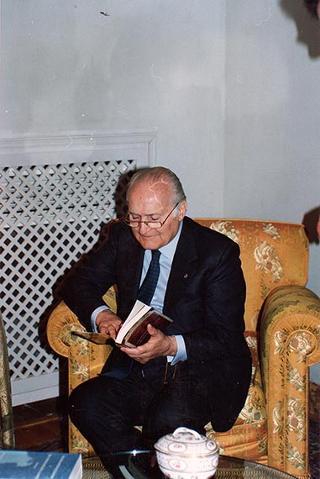 Incontro del Presidente della Repubblica Oscar Luigi Scalfaro con il prof.Prof. Riccardo Monaco, presidente della Fondazione per la pace e la cooperazione internazionale "Alcide De Gasperi", e i componenti del Consiglio di presidenza