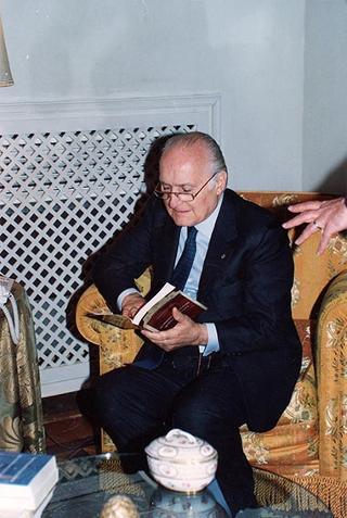 Incontro del Presidente della Repubblica Oscar Luigi Scalfaro con il prof.Prof. Riccardo Monaco, presidente della Fondazione per la pace e la cooperazione internazionale "Alcide De Gasperi", e i componenti del Consiglio di presidenza