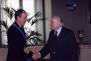 Il Presidente della Repubblica Oscar Luigi Scalfaro riceve l'Ammiraglio Mario Angeli, nuovo Comandante navale alleato del Sud Europa