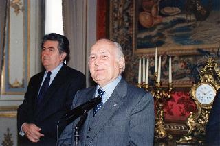 Il Presidente della Repubblica Oscar Luigi Scalfaro riceve in udienza alcuni studenti dell'Istituto &quot;Boselli&quot; di Torino