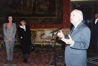 Il Presidente della Repubblica Oscar Luigi Scalfaro riceve in udienza alcuni studenti dell'Istituto &quot;Boselli&quot; di Torino
