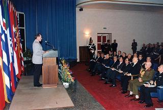 Intervento in forma privata del Presidente della Repubblica Oscar Luigi Scalfaro alla cerimonia inaugurale dell'84° Corso del Nato Defense College. Roma (Cecchignola)
