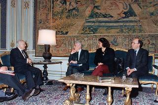 Il Presidente della Repubblica Oscar Luigi Scalfaro riceve Giorgio Fattori, presidente della RCS Editori, per presentare la "Nuova Enciclopedia universale Rizzoli Larousse"