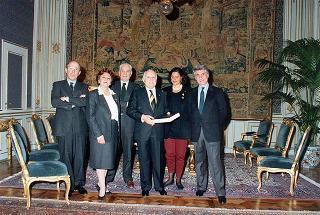 Il Presidente della Repubblica Oscar Luigi Scalfaro riceve Giorgio Fattori, presidente della RCS Editori, per presentare la "Nuova Enciclopedia universale Rizzoli Larousse"