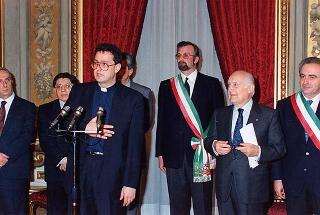 Incontro del Presidente della Repubblica Oscar Luigi Scalfaro con don Adorno Della Monaca, con gli studenti di Manciano (GR) impegnati nel &quot;Progetto giovani 1993&quot;
