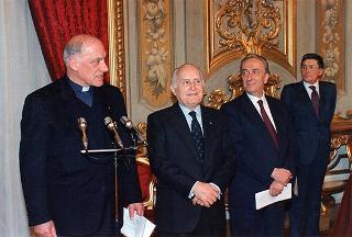 Il Presidente della Repubblica Oscar Luigi Scalfaro riceve in udienza Padre Antonio Soldà, rettore dell'Istituto Santa Maria di Verbania Pallanza, con delegazione di studenti