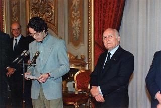Il Presidente della Repubblica Oscar Luigi Scalfaro riceve in udienza Padre Antonio Soldà, rettore dell'Istituto Santa Maria di Verbania Pallanza, con delegazione di studenti