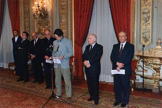 Il Presidente della Repubblica Oscar Luigi Scalfaro riceve in udienza Padre Antonio Soldà, rettore dell'Istituto Santa Maria di Verbania Pallanza, con delegazione di studenti