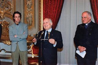 Il Presidente della Repubblica Oscar Luigi Scalfaro riceve in udienza Padre Antonio Soldà, rettore dell'Istituto Santa Maria di Verbania Pallanza, con delegazione di studenti