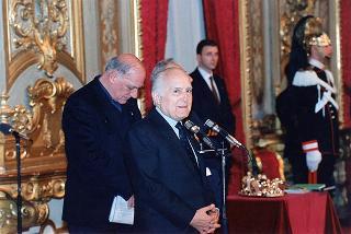 Il Presidente della Repubblica Oscar Luigi Scalfaro riceve in udienza Padre Antonio Soldà, rettore dell'Istituto Santa Maria di Verbania Pallanza, con delegazione di studenti