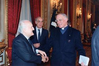 Il Presidente della Repubblica Oscar Luigi Scalfaro riceve in udienza Padre Antonio Soldà, rettore dell'Istituto Santa Maria di Verbania Pallanza, con delegazione di studenti