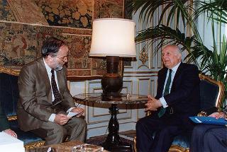 Il Presidente della Repubblica Oscar Luigi Scalfaro riceve in udienza l'arch. Bruno Signorelli, presidente della Società piemontese di archeologia e belle arti, con il Consiglio direttivo della Società