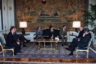 Il Presidente della Repubblica Oscar Luigi Scalfaro riceve in udienza l'arch. Bruno Signorelli, presidente della Società piemontese di archeologia e belle arti, con il Consiglio direttivo della Società