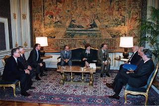 Il Presidente della Repubblica Oscar Luigi Scalfaro riceve in udienza l'arch. Bruno Signorelli, presidente della Società piemontese di archeologia e belle arti, con il Consiglio direttivo della Società