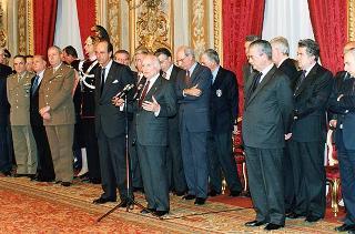 Il Presidente della Repubblica Oscar Luigi Scalfaro riceve in udienza Mario Pescante, presidente del CONI, e gli atleti azzurri vincitori di medaglie ai Giochi olimpici e paraolimpici di Lillehammer