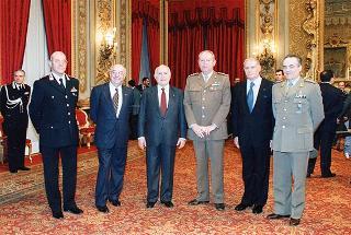 Il Presidente della Repubblica Oscar Luigi Scalfaro riceve in udienza Mario Pescante, presidente del CONI, e gli atleti azzurri vincitori di medaglie ai Giochi olimpici e paraolimpici di Lillehammer